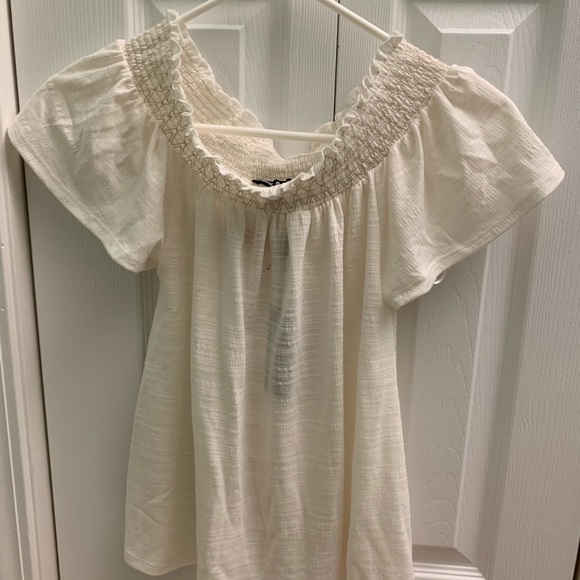 Off the shoulder white top - Picture 3 of 3